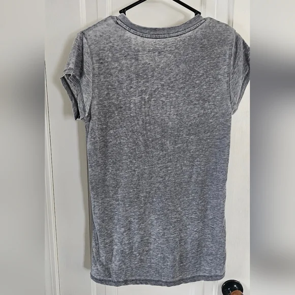 Packers Women's Gray Heart Logo Tee - Picture 3 of 5